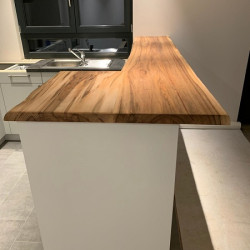 Kundenprojekt: Küchentresen aus Amberholz-Platten!
